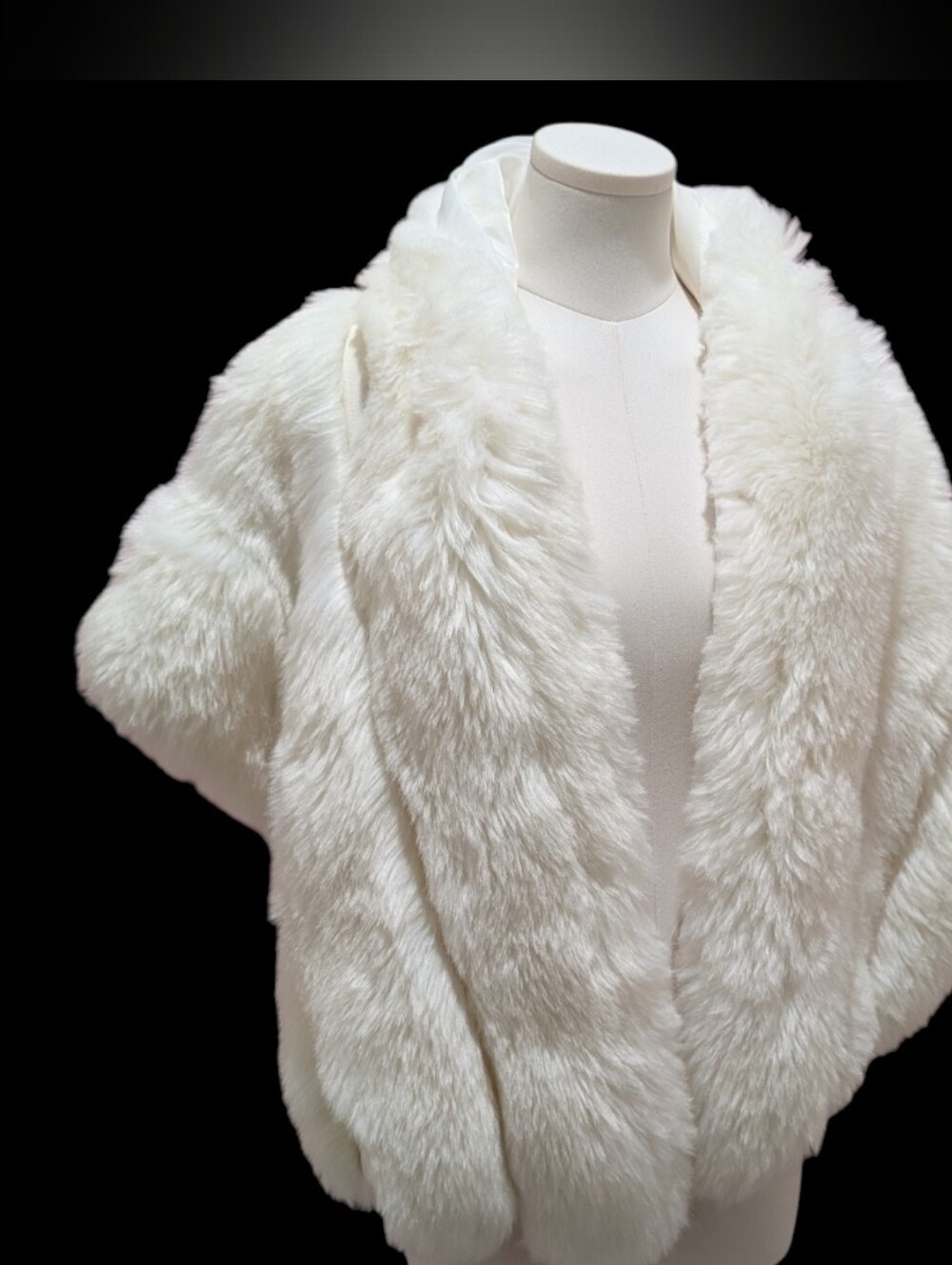 White Large Faux Fur Stole ‼️Open To Offers